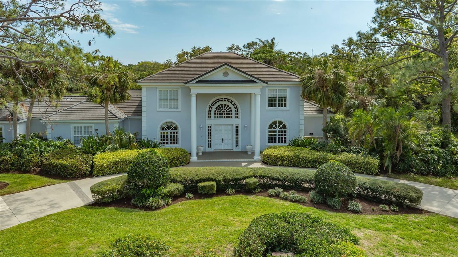 Property Photo: 916 Macewen Drive FL 34229