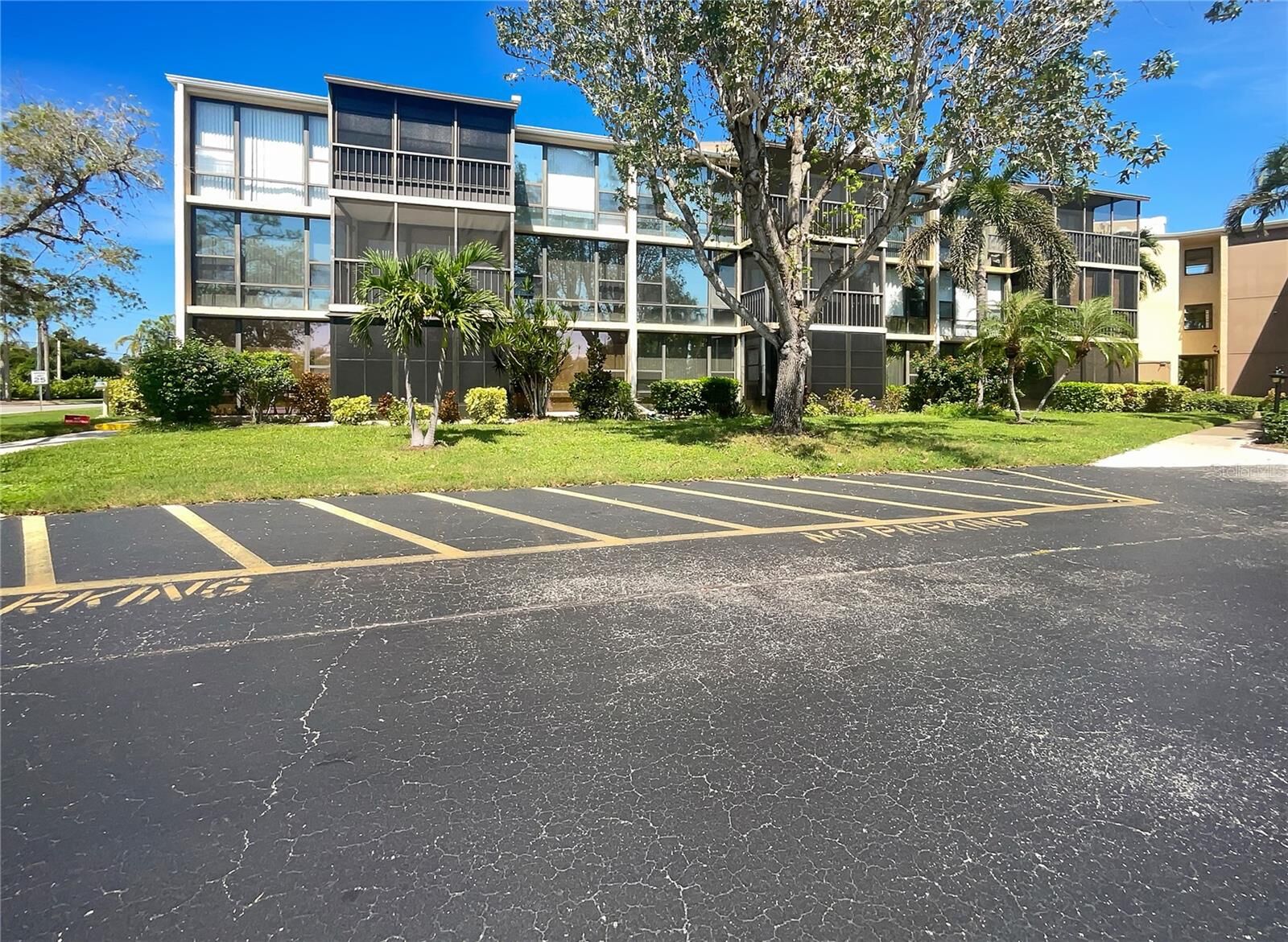 Property Photo: 612 Bird Bay Drive S 113 FL 34285