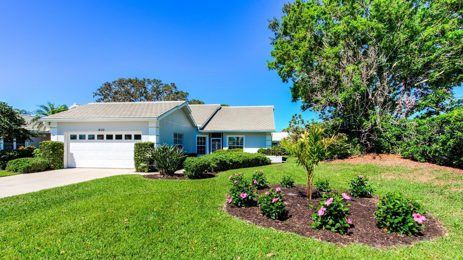 Property Photo: 1400 Colony Place FL 34292