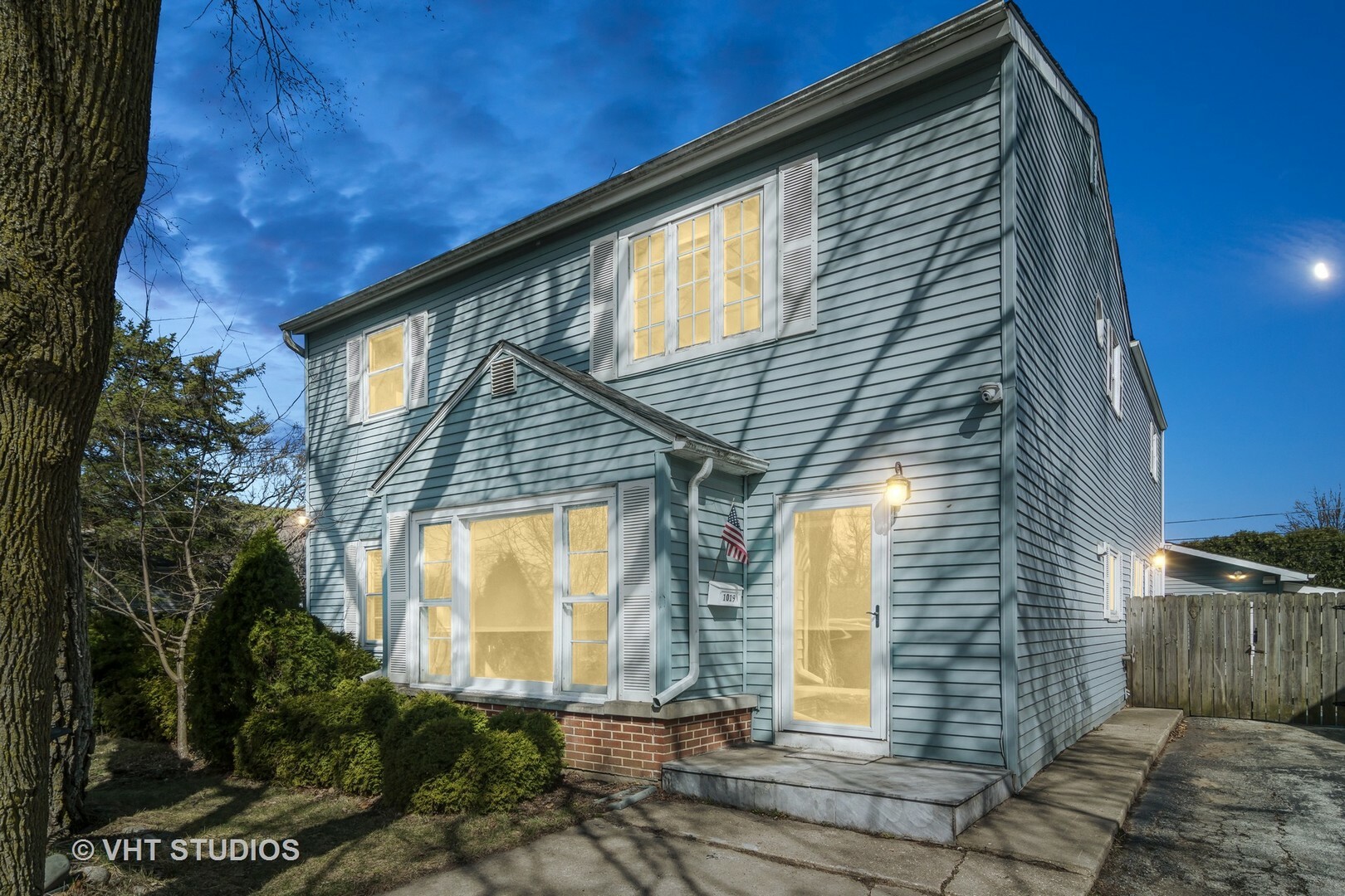 Property Photo: 1019 Rockland Road IL 60044