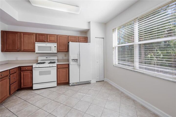 Property Photo:  1882 Tarpon Bay Dr S 205  FL 34119 
