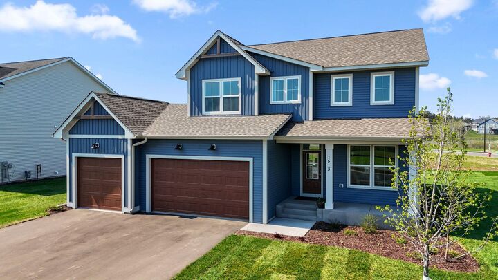 Property Photo:  1513 Creekwood Drive  WI 54017 