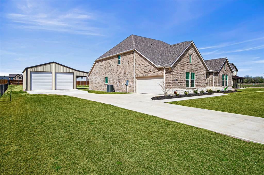 Property Photo: 197 Spanish Moss Trail TX 76078