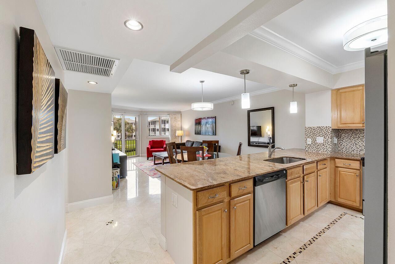 Property Photo:  2700 Banyan Road 25C  FL 33432 