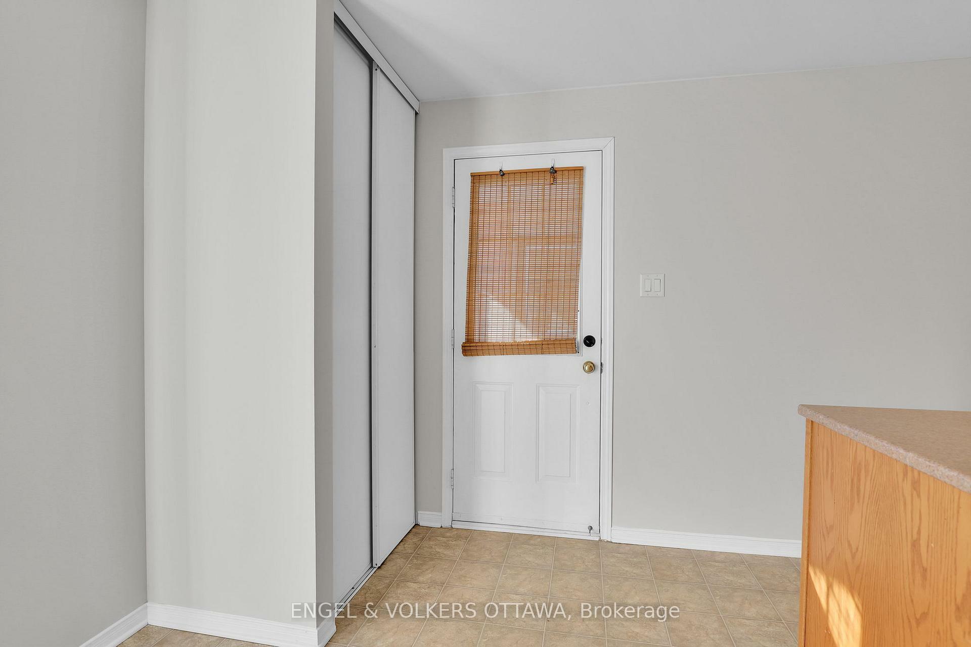 Property Photo: 811 Longfields Drive 10 ON K2J 5N2