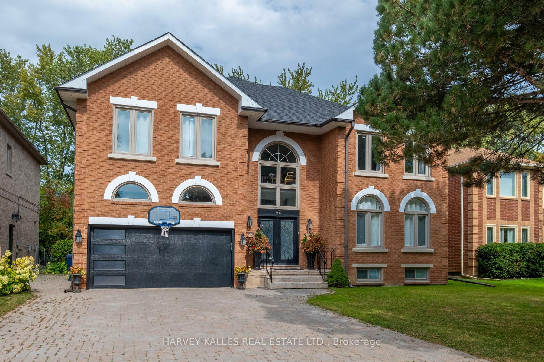 Property Photo: 42 Grangemill Crescent ON M3B 2J2