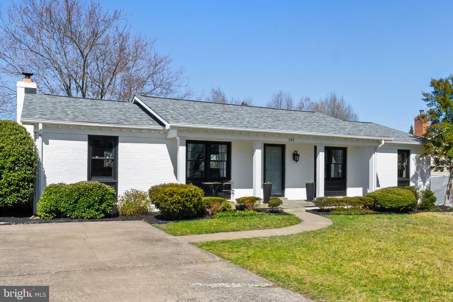 Property Photo: 126 Maryanne Avenue SW VA 20175