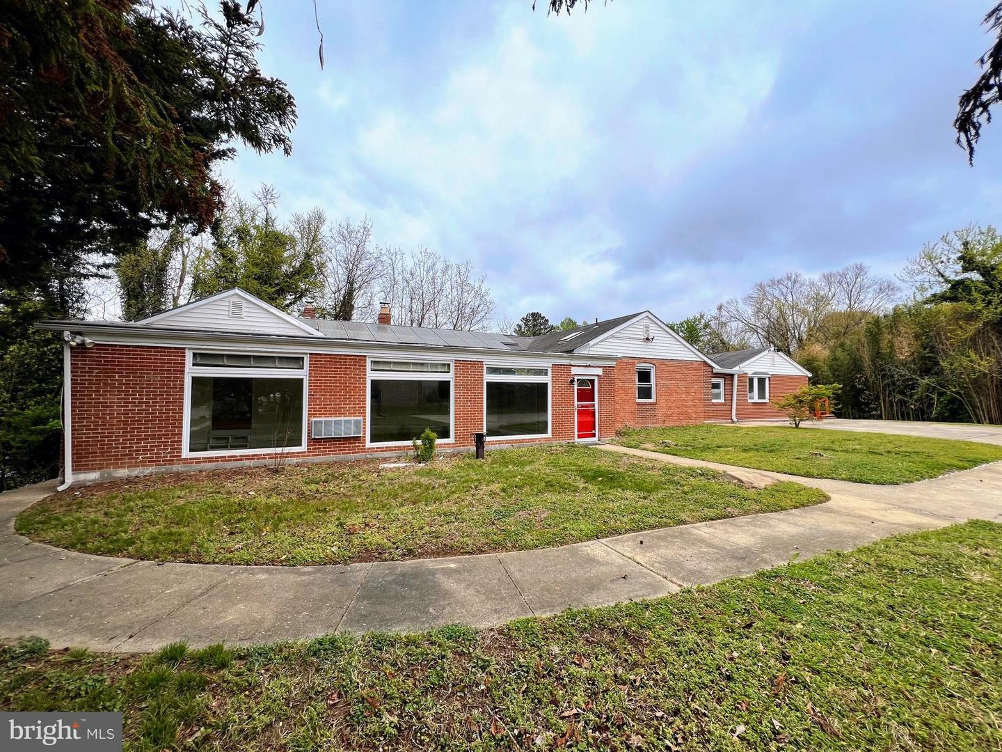 Property Photo: 301 Loureiro Lane MD 20745