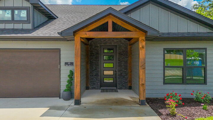 Property Photo:  60 N Luna Ln  MO 65201 