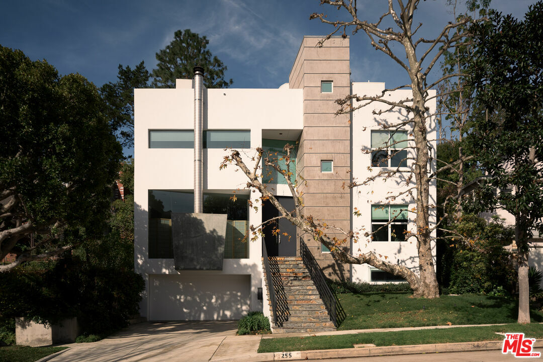 255 S Bentley Ave  Los Angeles CA 90049 photo