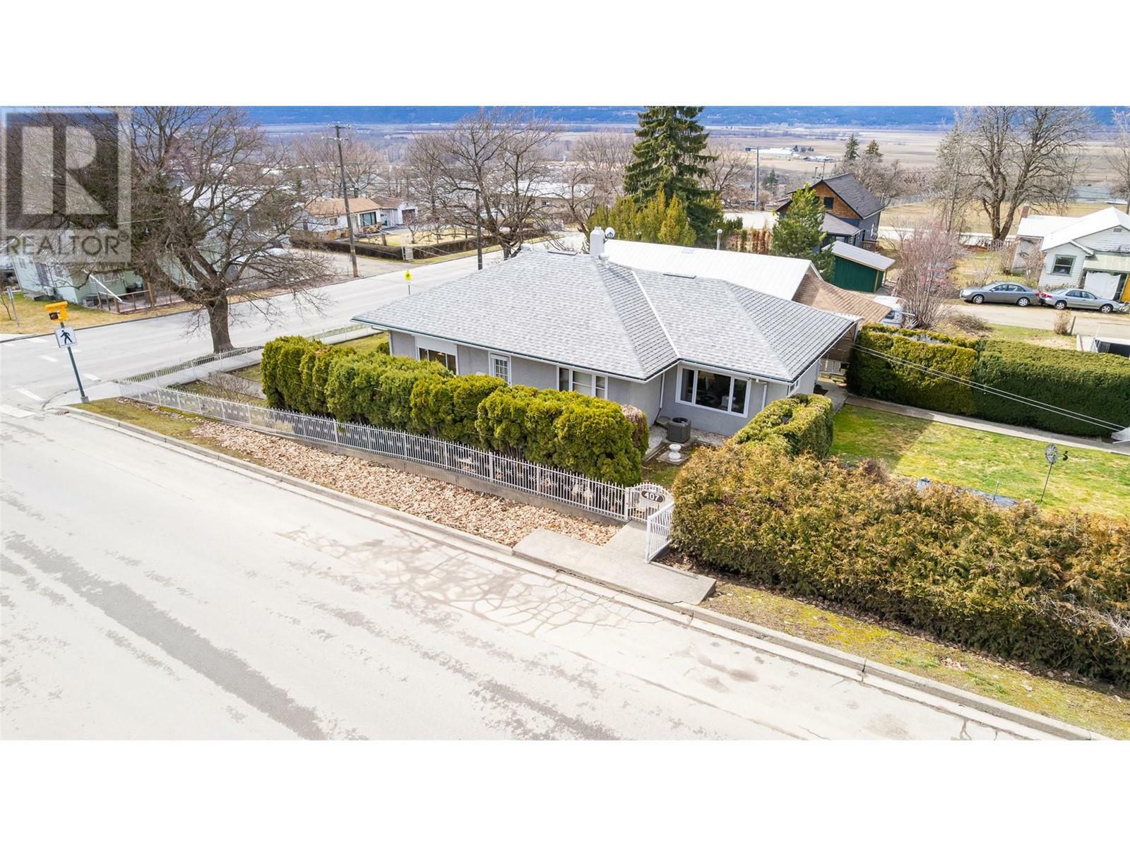 Photo de la propriété: 407 10th Avenue North BC V0B 1G4