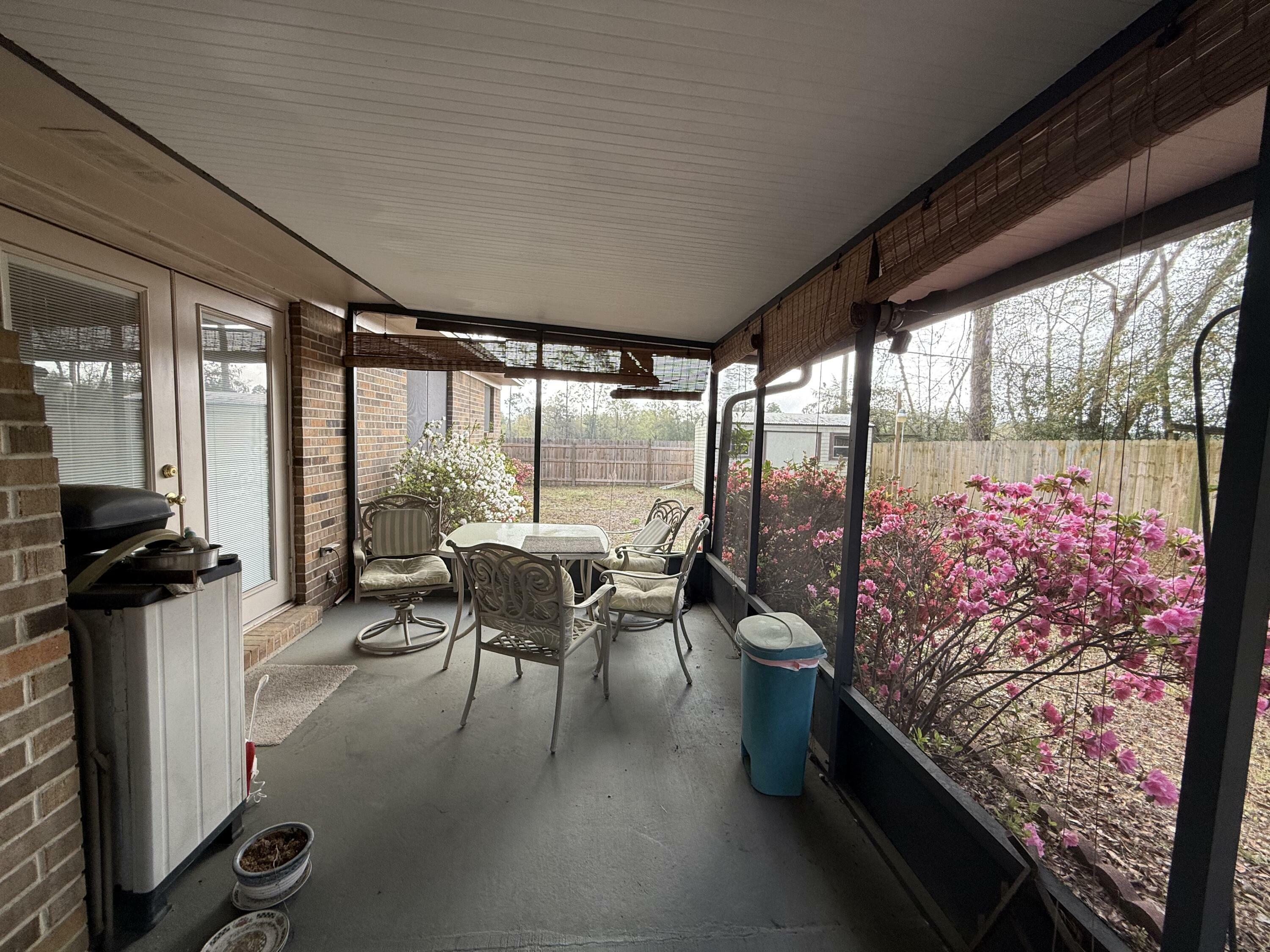 Property Photo:  101 Campbell Avenue  FL 32536 