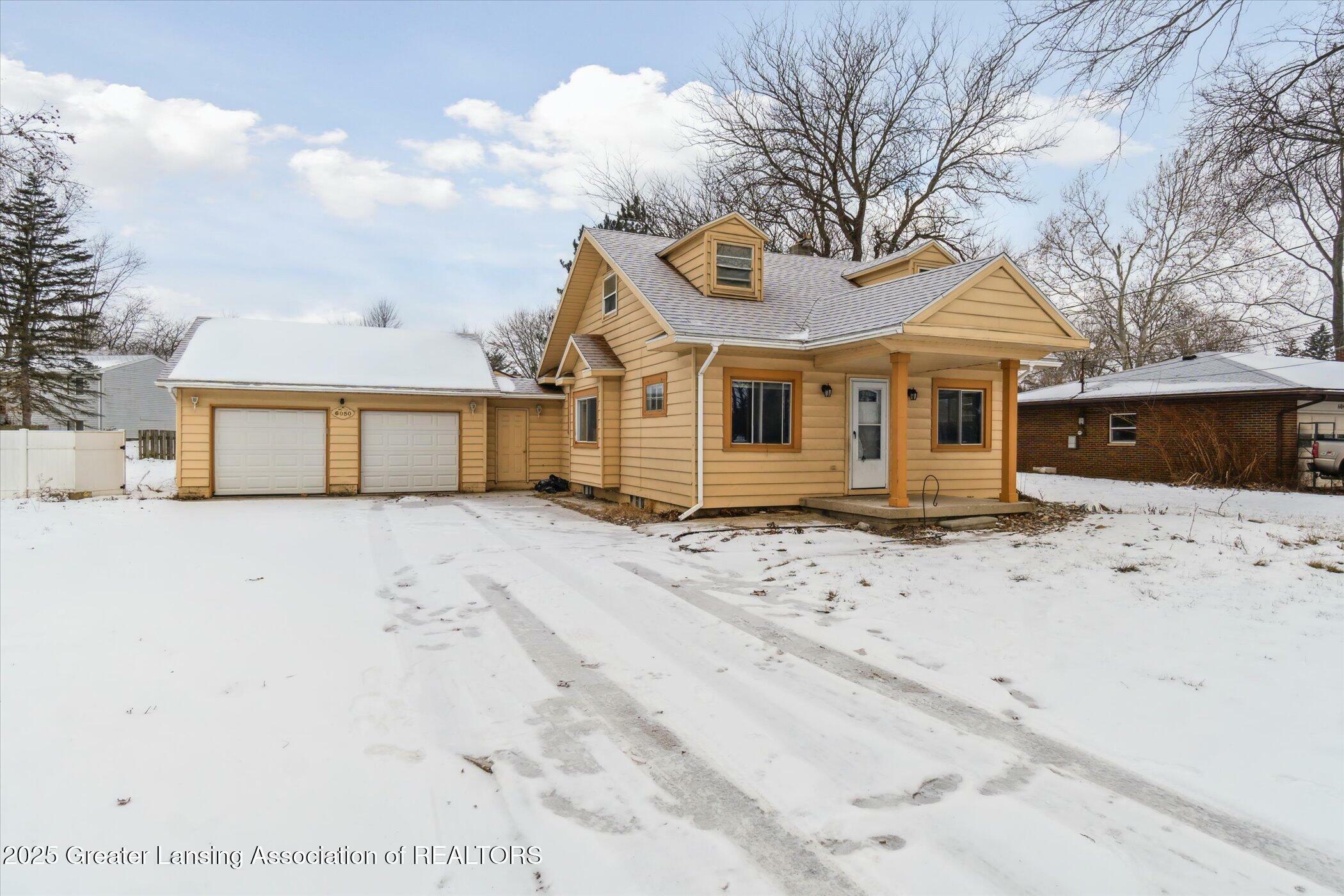 Property Photo: 6050 S Waverly Road MI 48911