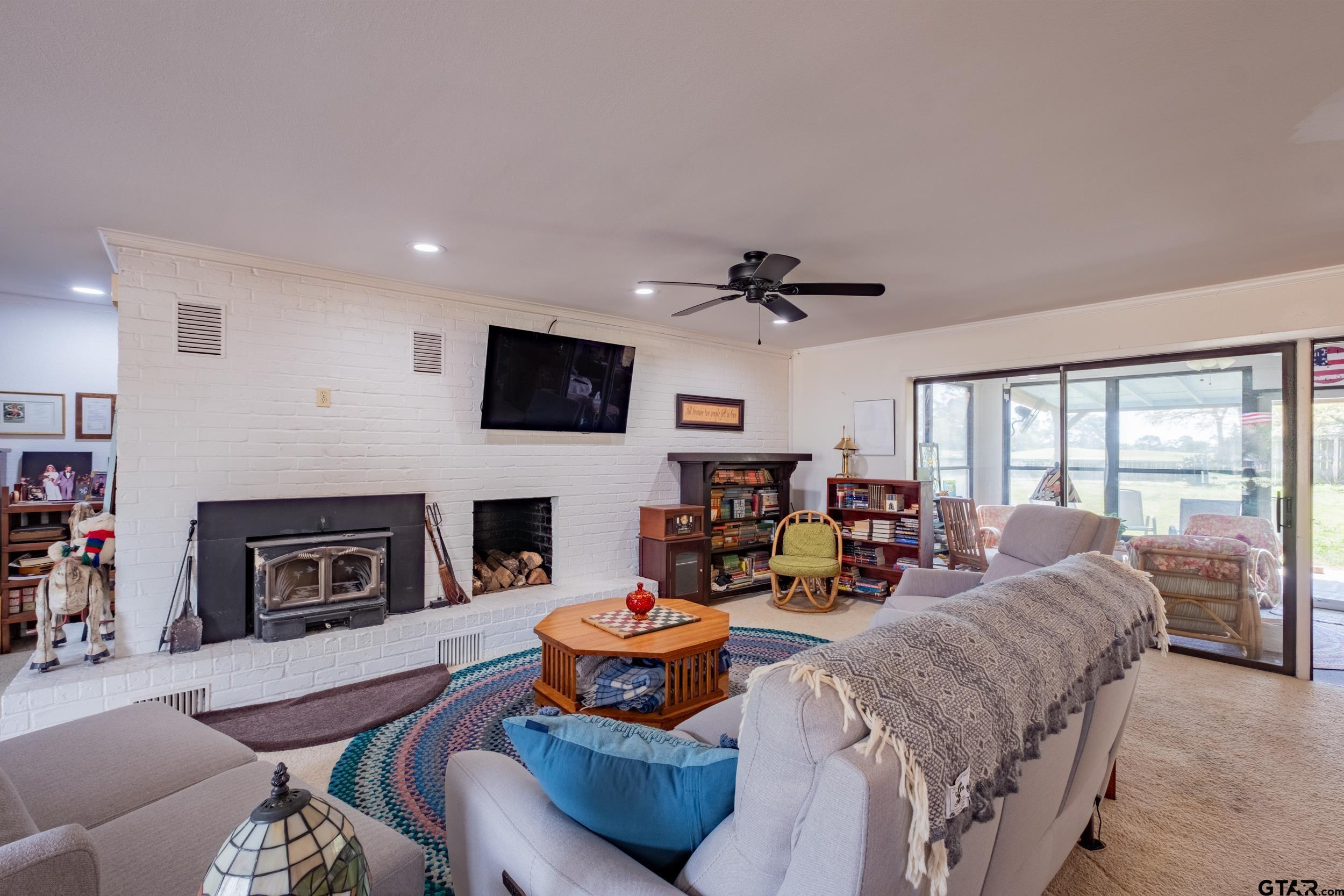 Property Photo: 138 Hideaway Ln E TX 75771