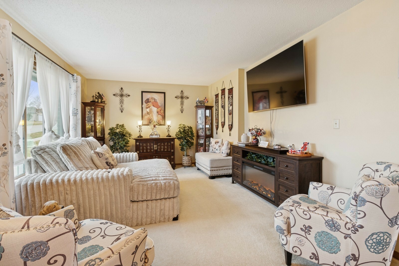 Property Photo: 1115 E 7th Street IA 50219
