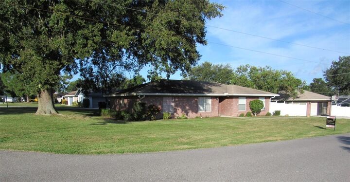 Property Photo: 202 Saint Lucie Road FL 33884