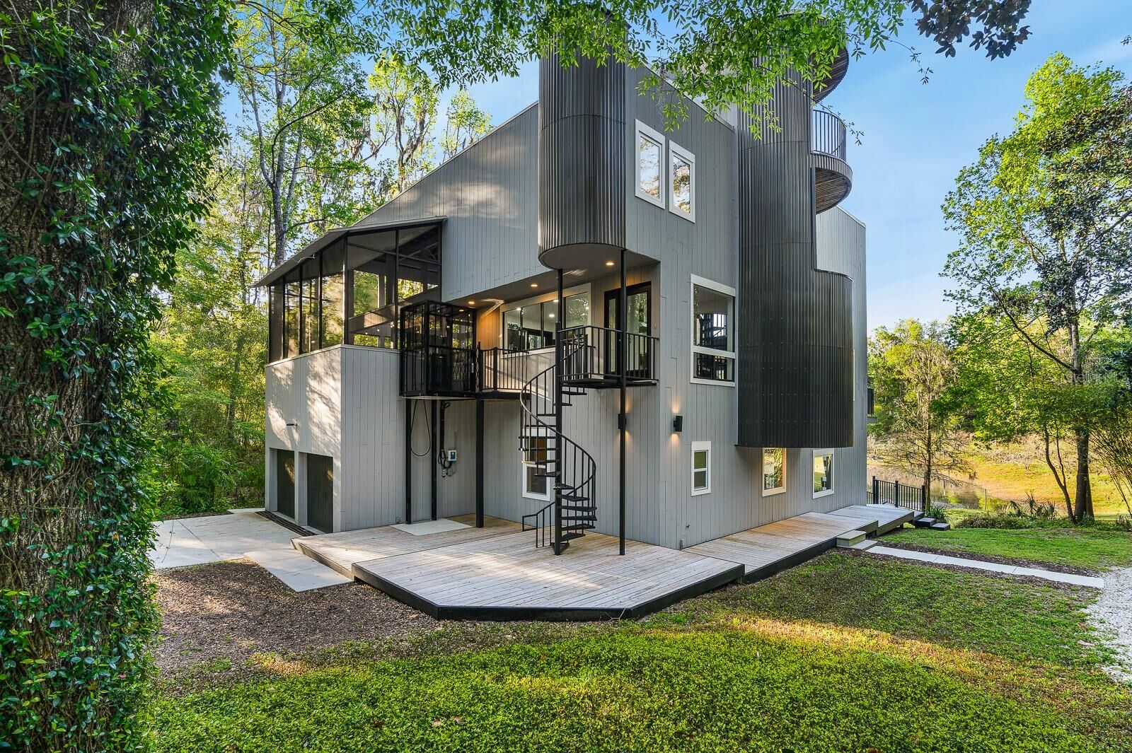 Property Photo: 5311 NW 98th Terrace FL 32653