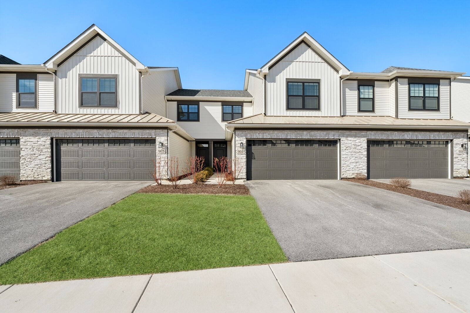 Property Photo:  1010 Bristol Court  IL 60136 