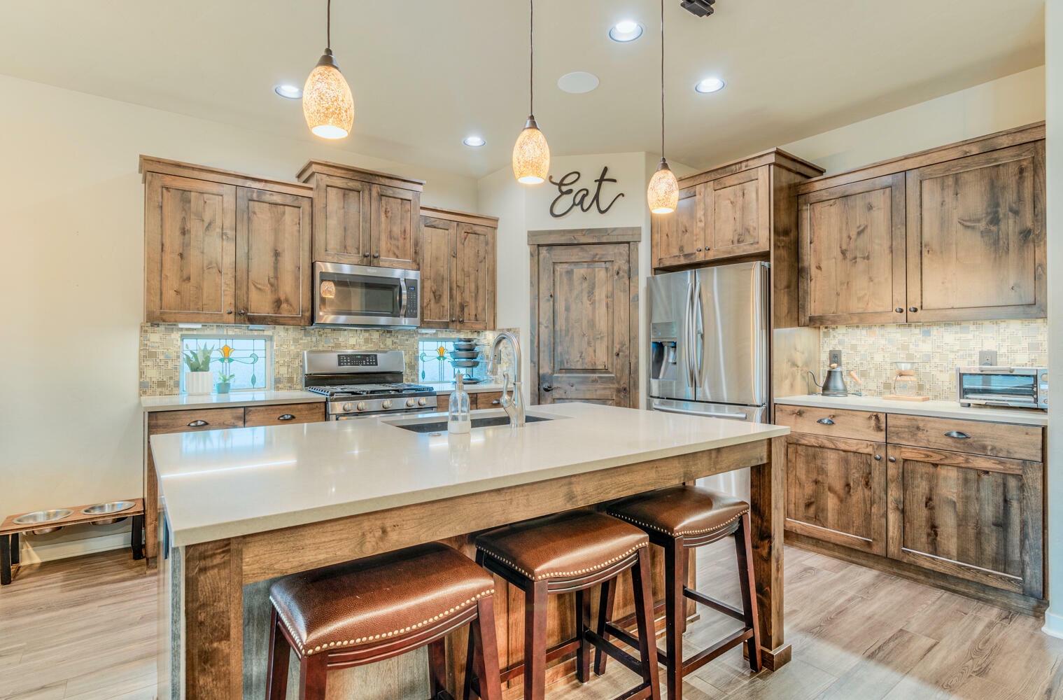 Property Photo: 51868 Trapper George Lane OR 97739