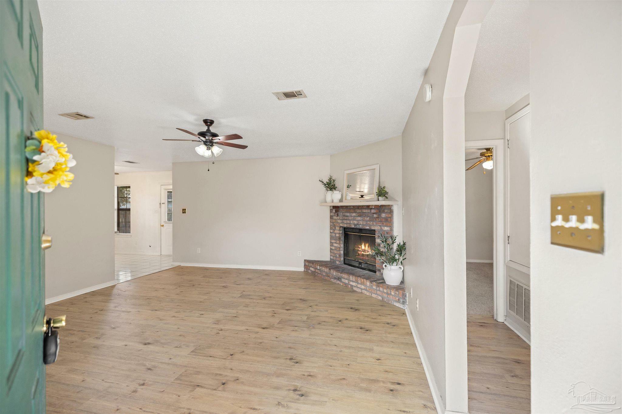 Property Photo: 482 Managua Way FL 32569