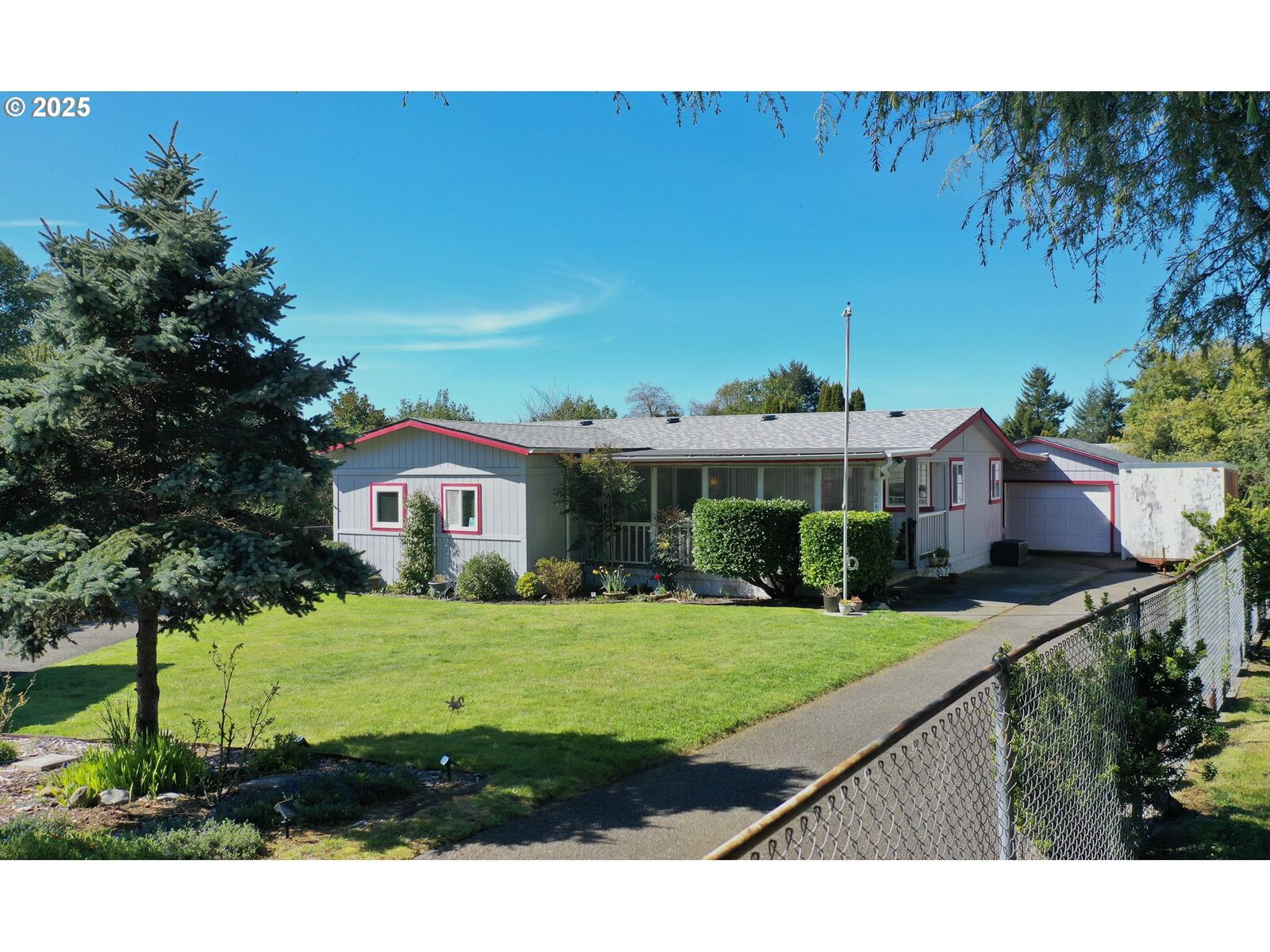 Property Photo: 97884 Chilcote Ln OR 97415