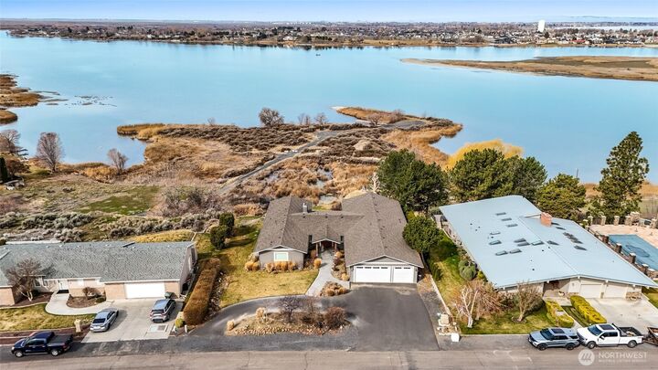 Property Photo:  6  Pelican Place SE  WA 98837 