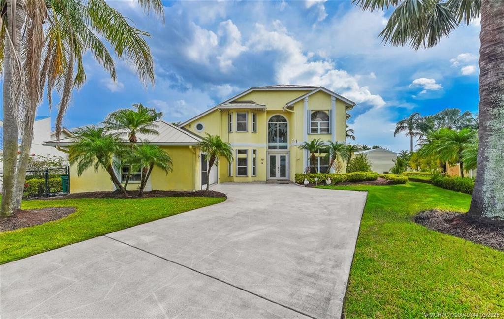Property Photo: 710 SE Essex Drive FL 34984