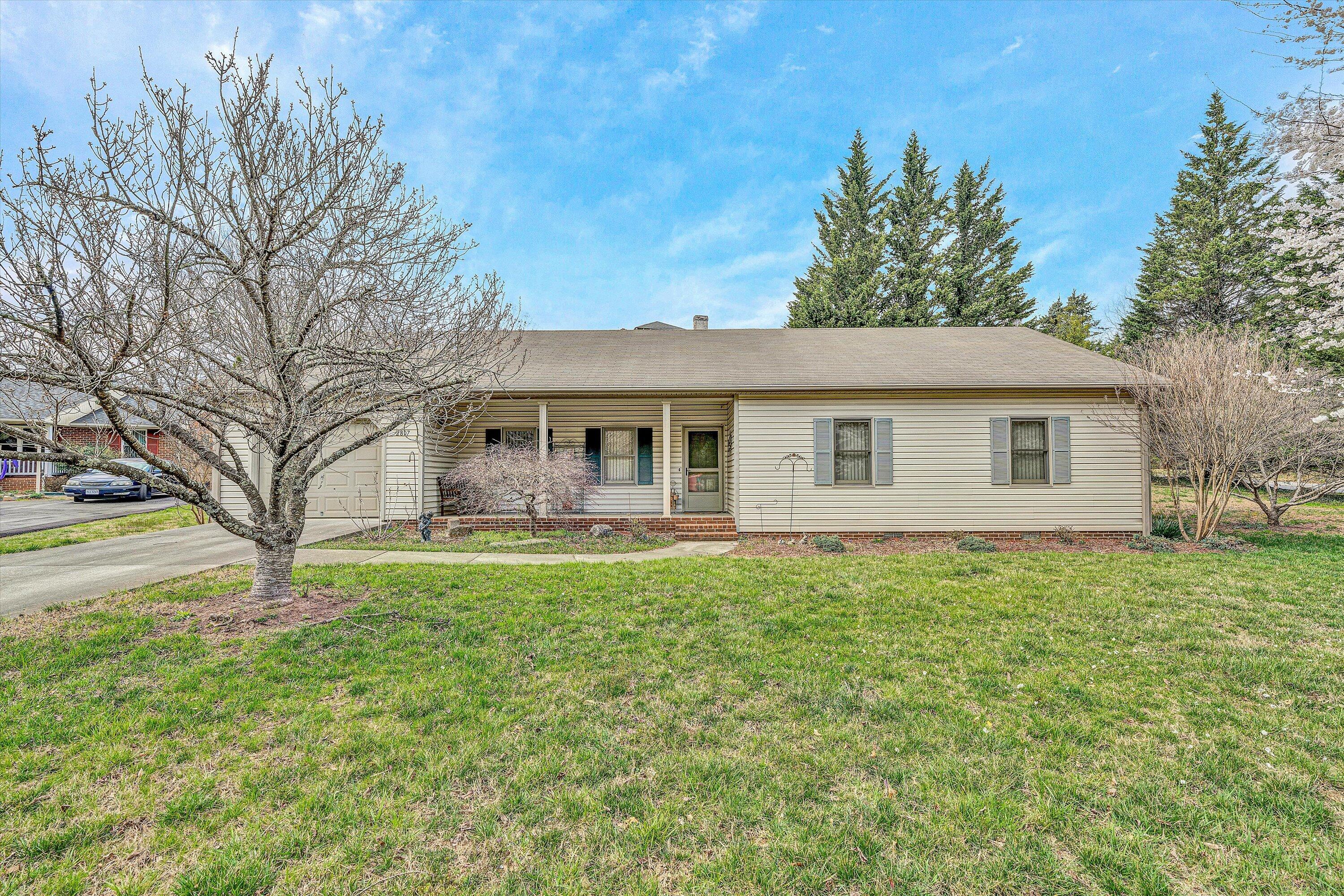 Property Photo:  2807 Bluefield Blvd SW  VA 24015 