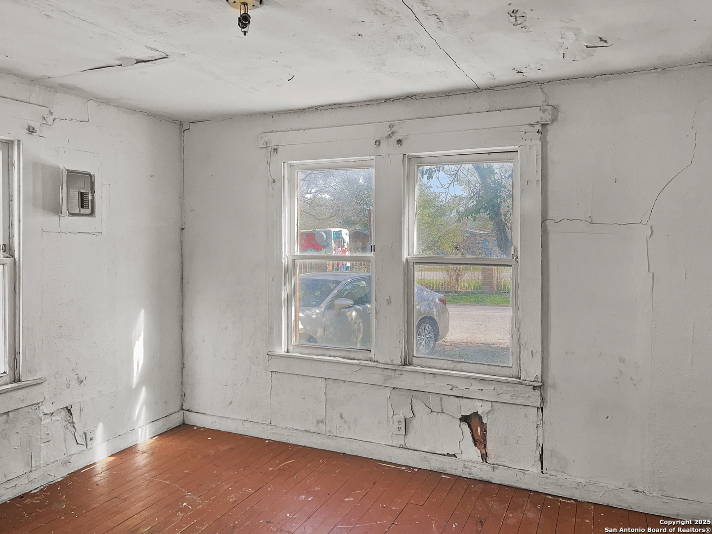 Property Photo: 524 Avenue B TX 78155