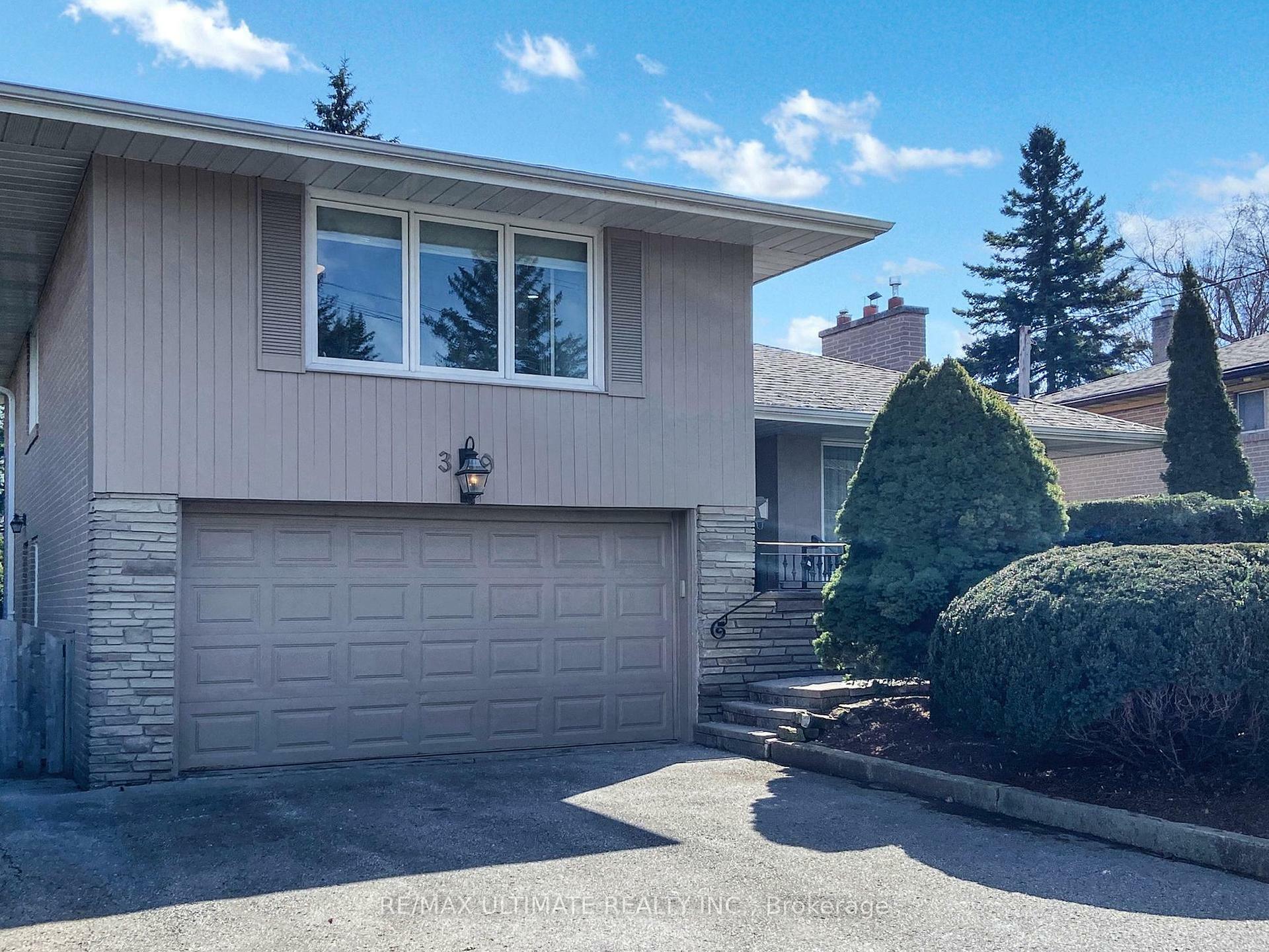 Property Photo: 39 Blithfield Avenue ON M2K 1X9