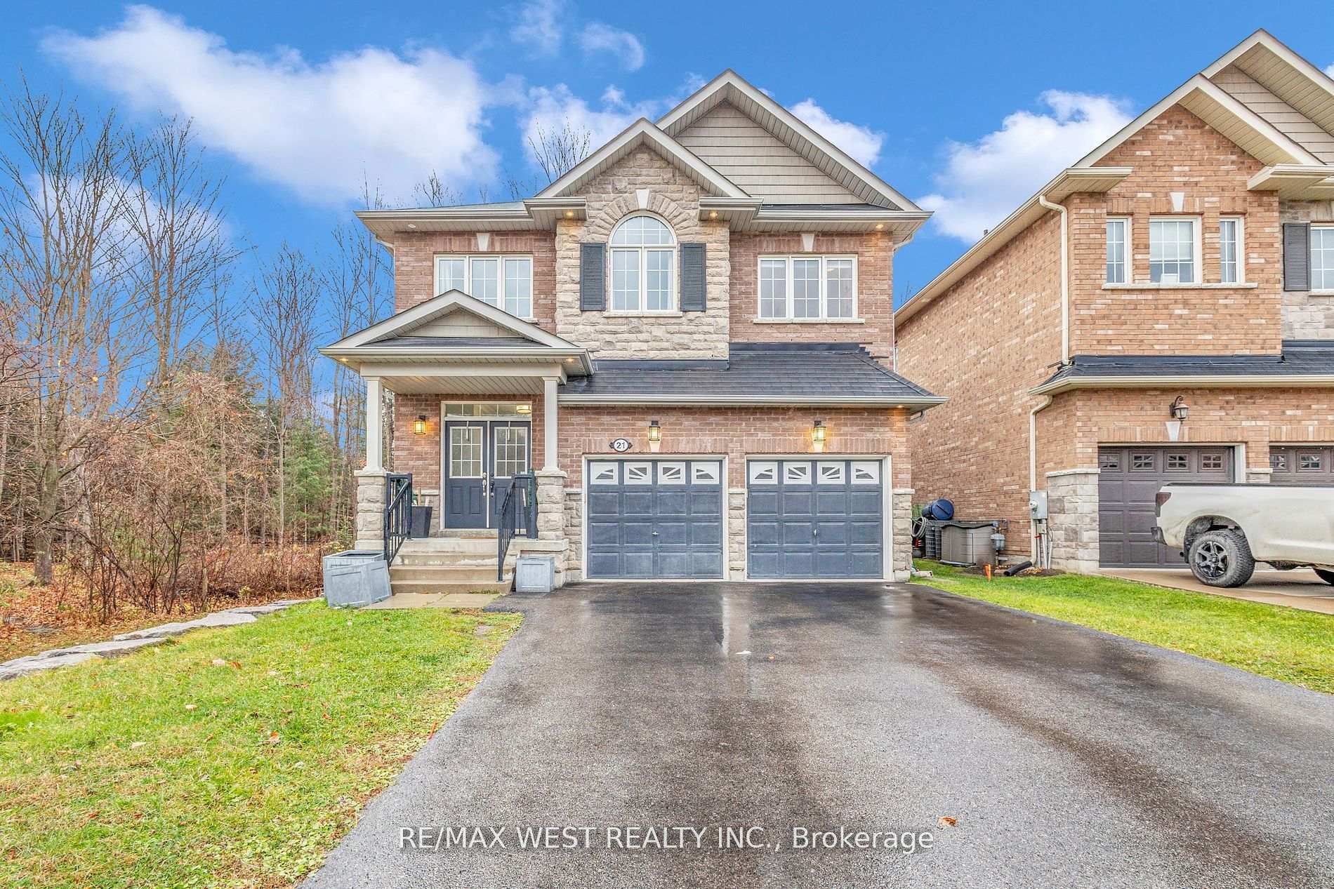 Property Photo: 21 Scotia Road ON L0E 1R0