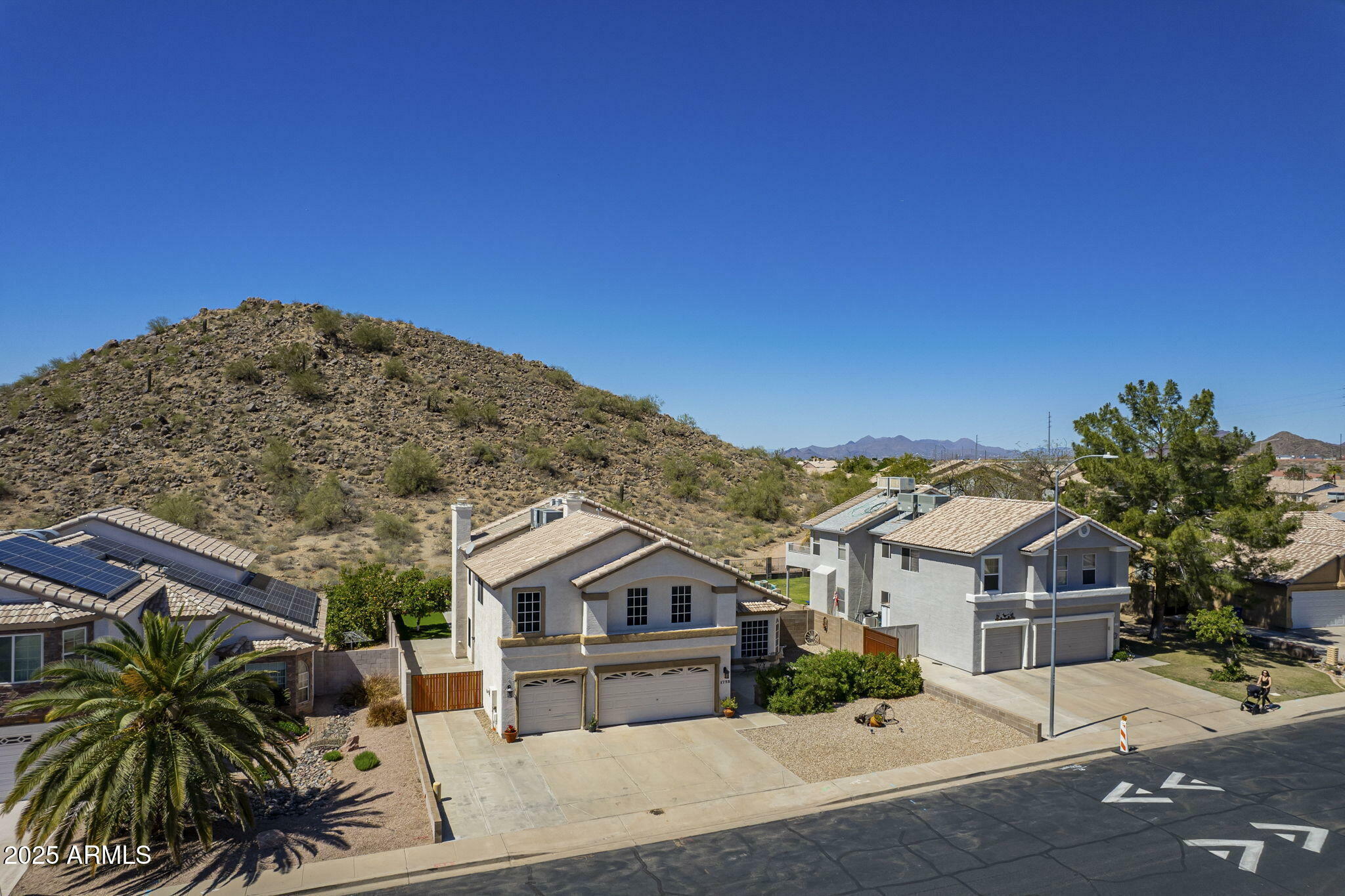 Property Photo: 1758 N 74th Place AZ 85207