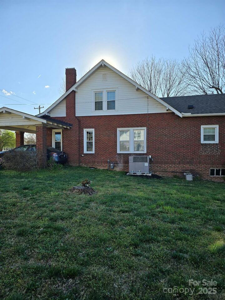 Property Photo:  307 Gold Hill Avenue  NC 28138 