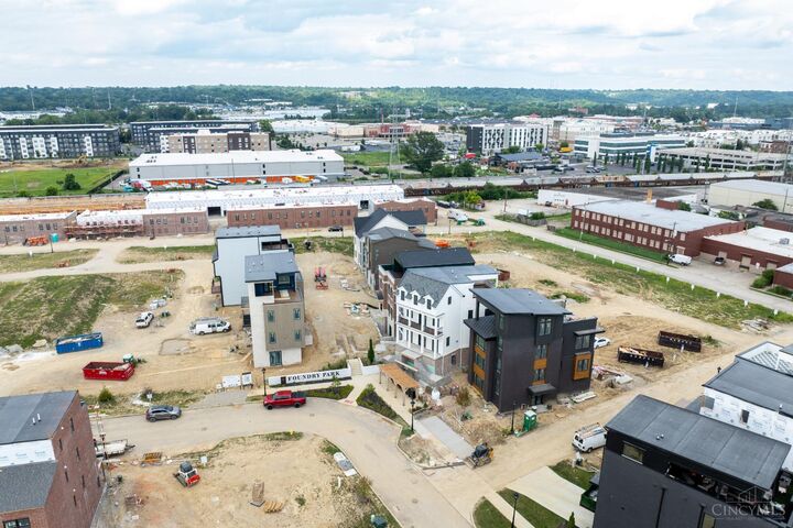 Property Photo:  2945 Three Oaks Ln  OH 45209 