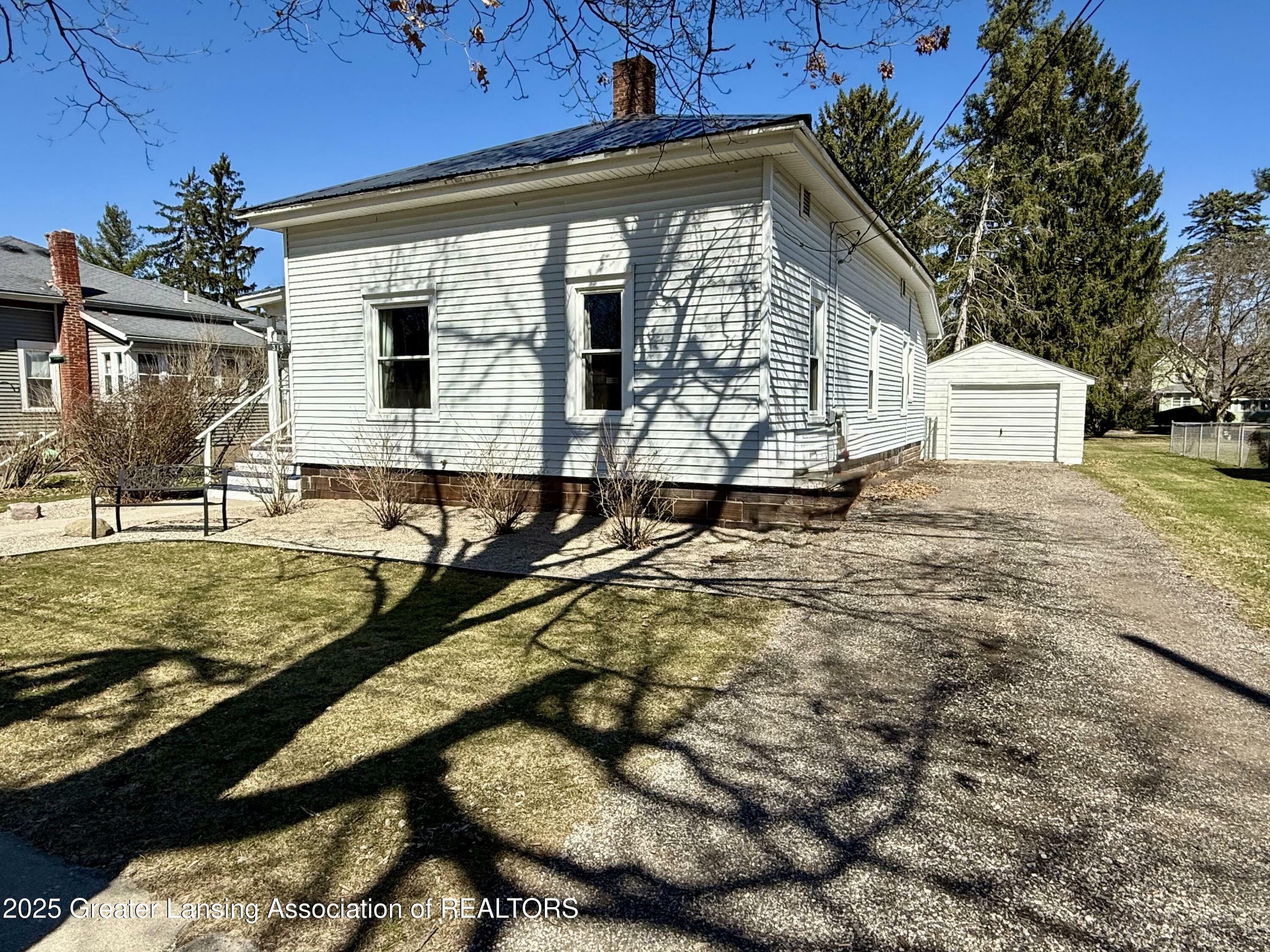 Property Photo: 315 E Lincoln Street MI 48837