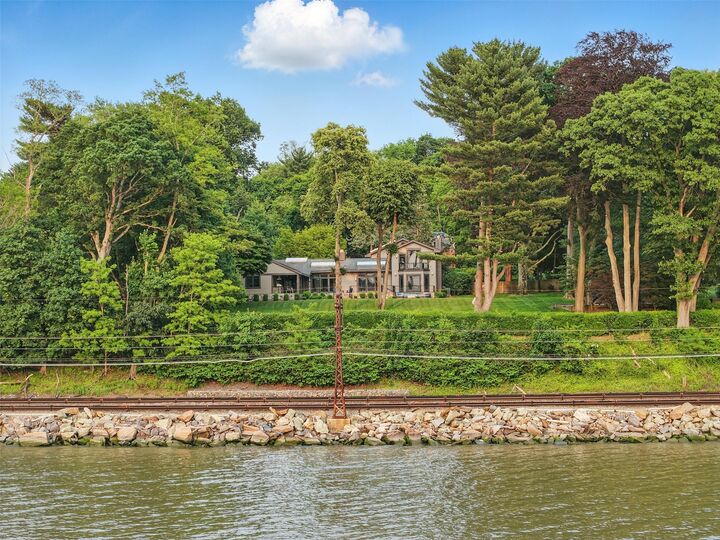 Property Photo:  30 Half Moon Lane  NY 10533 