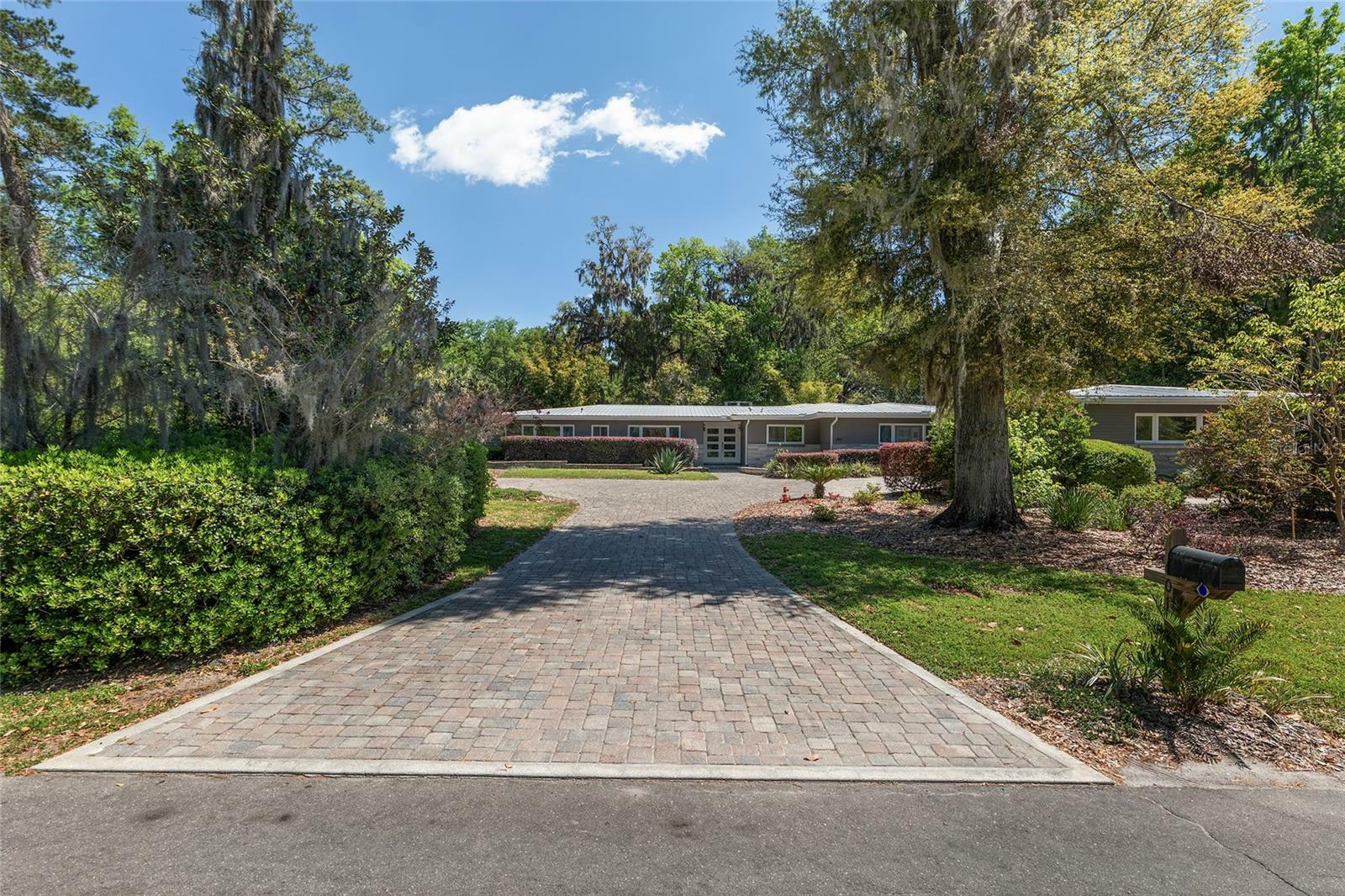 Property Photo: 601 NW 23rd Street FL 32607