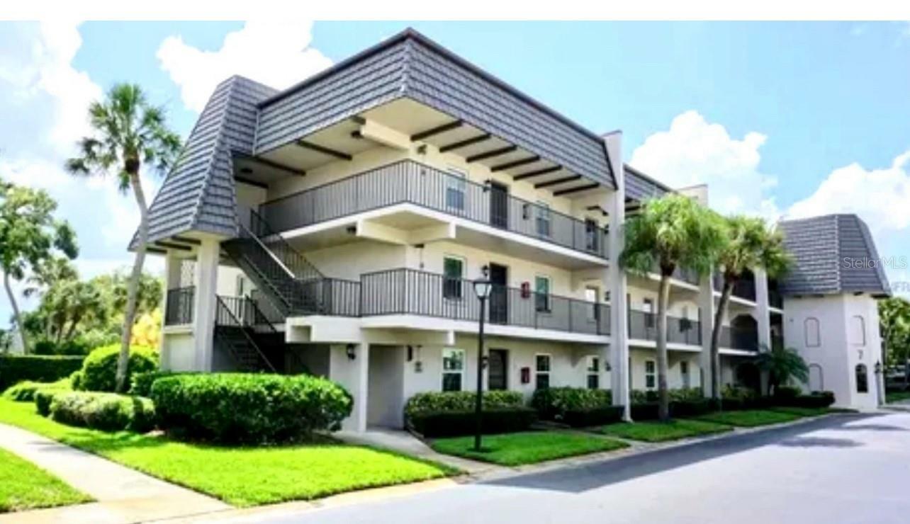 Property Photo: 717 Cordova Green FL 33777