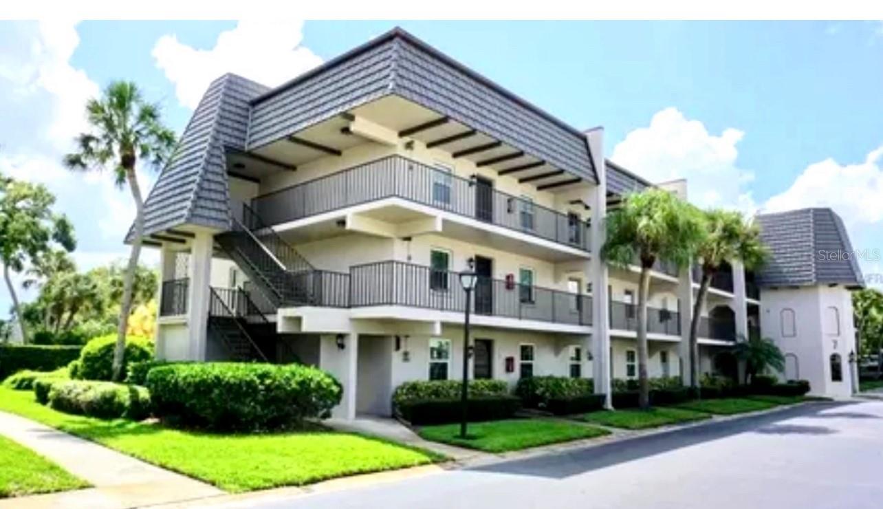 Property Photo: 717 Cordova Green FL 33777