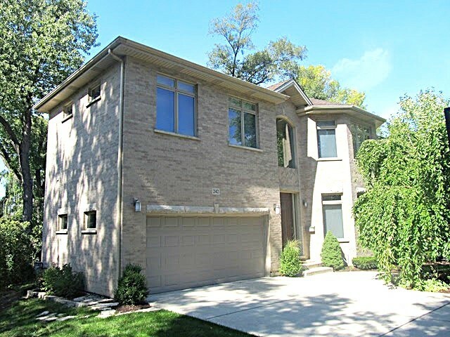 Property Photo: 242 S Cumberland Parkway IL 60016