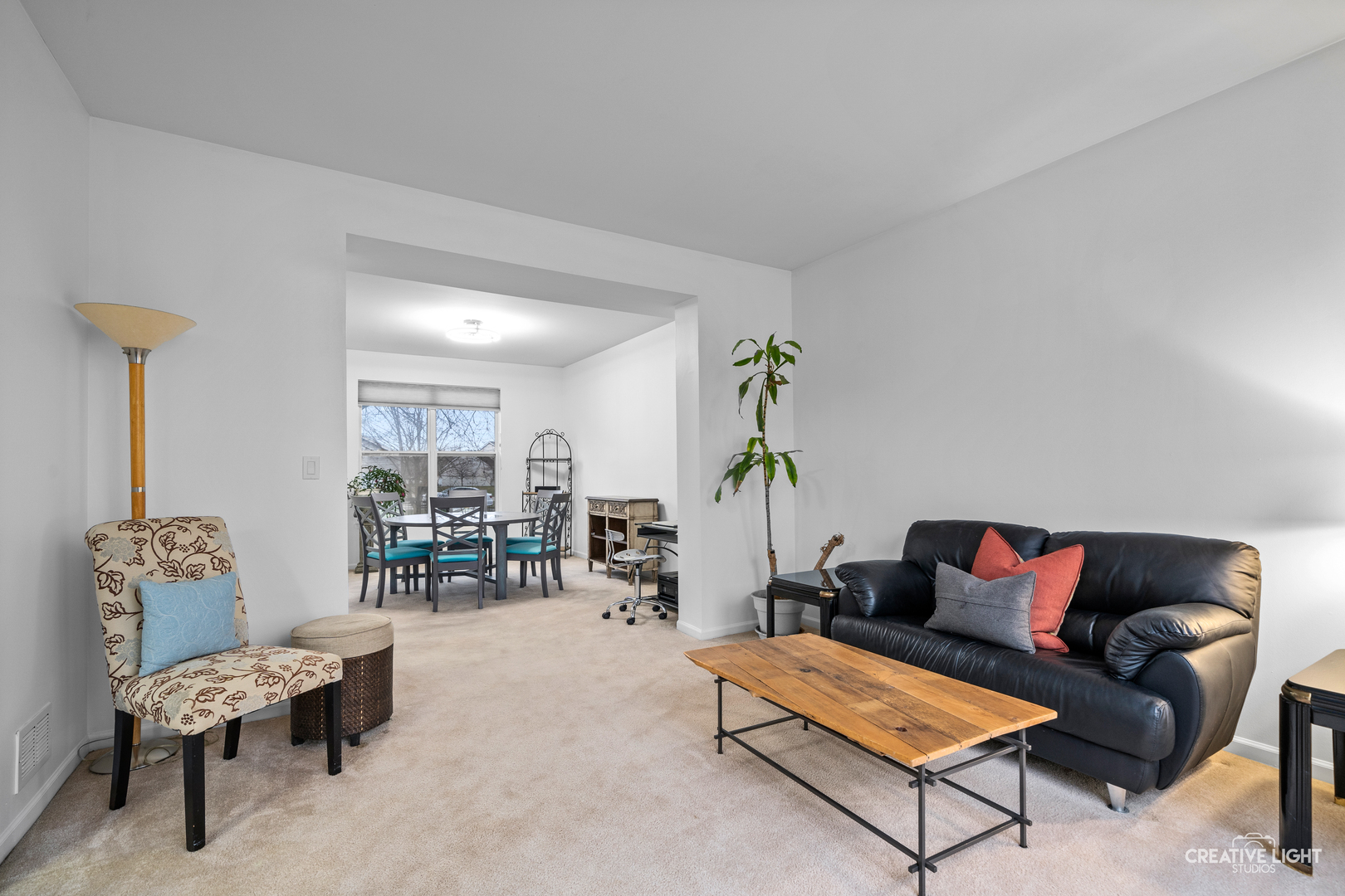 Property Photo: 800 Hedgerow Court IL 60543