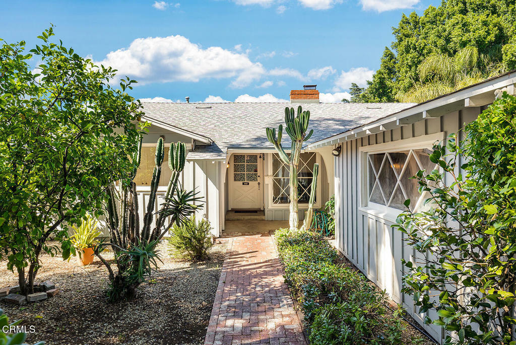 Property Photo: 15501 Huston Street CA 91436