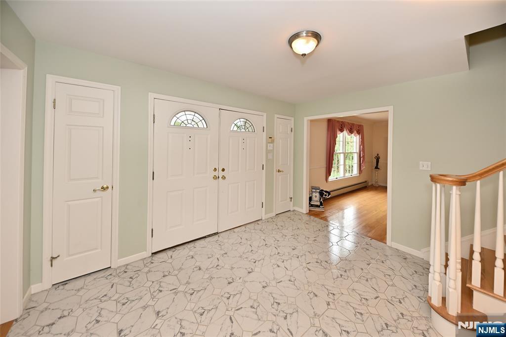 Property Photo:  513 Lydia Lane  NJ 07481 