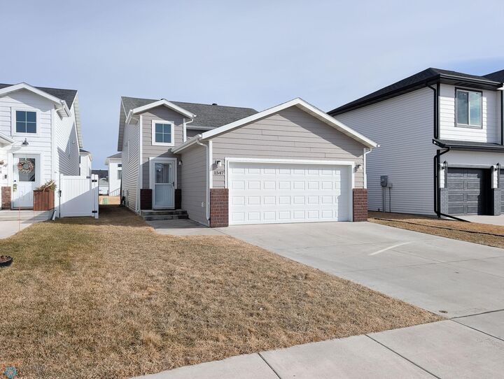 1547 68th Avenue S  Fargo ND 58104 photo