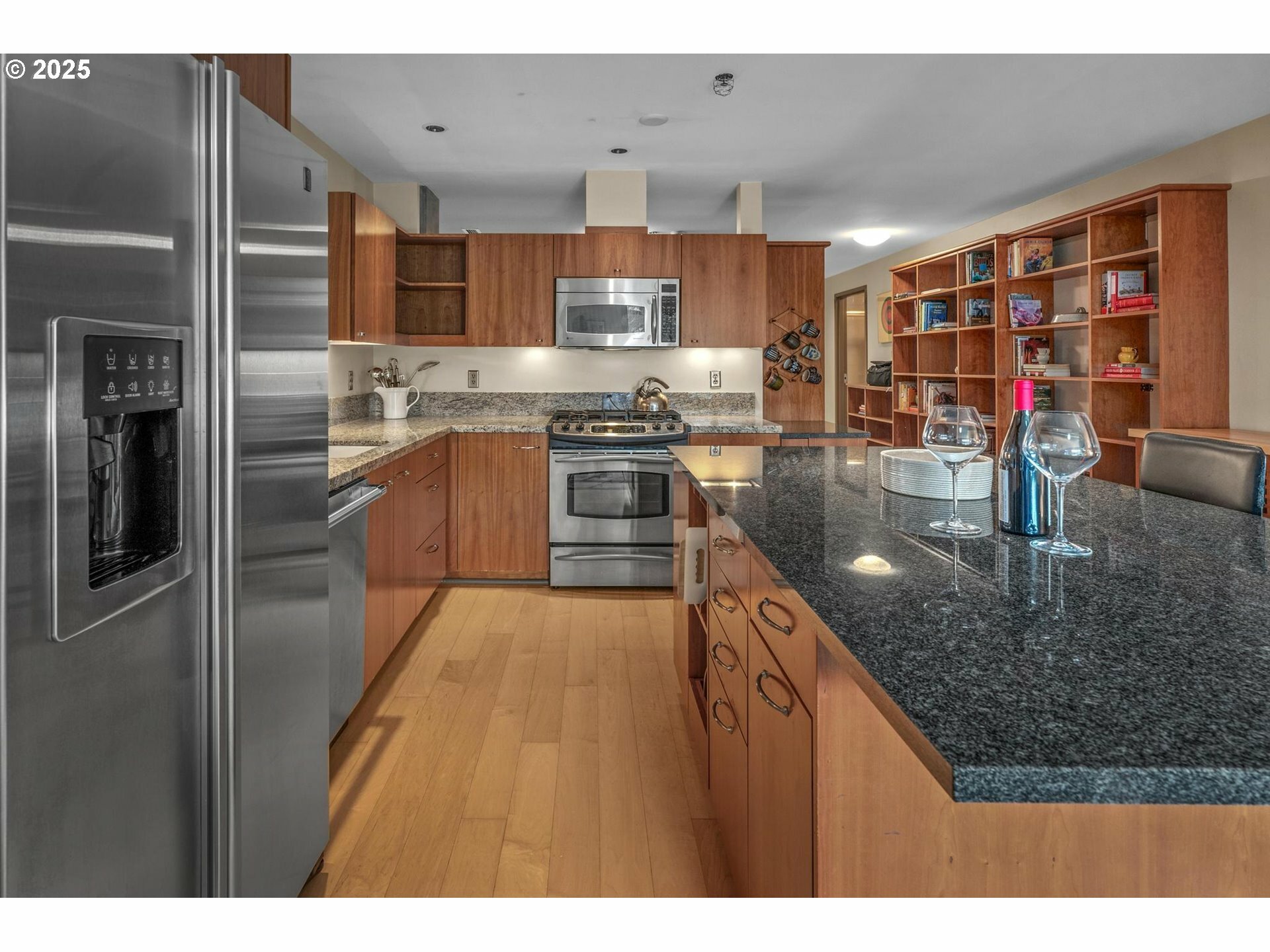 Property Photo: 1221 SW 10th Ave 306 OR 97205