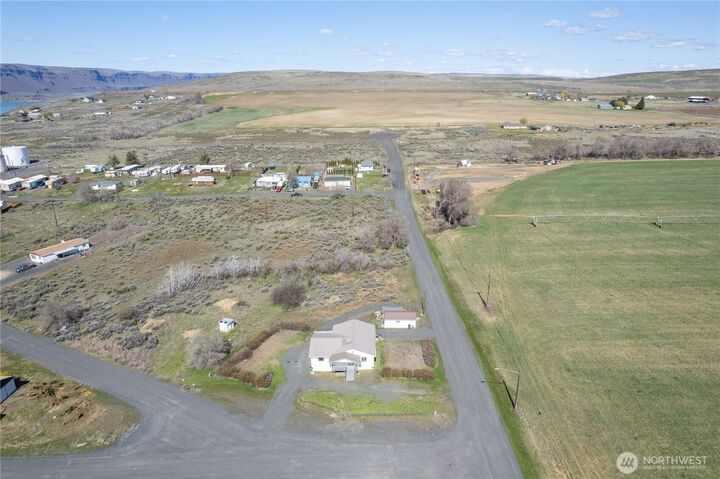 Property Photo:  2062  Eastlake Avenue  WA 98851 