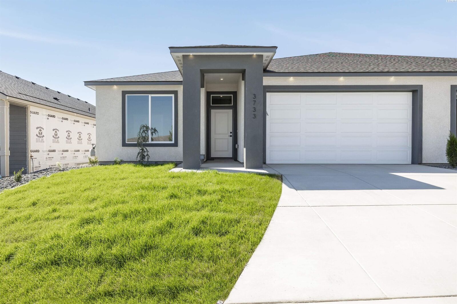 Property Photo:  3733 Nuthatch St  WA 99352 