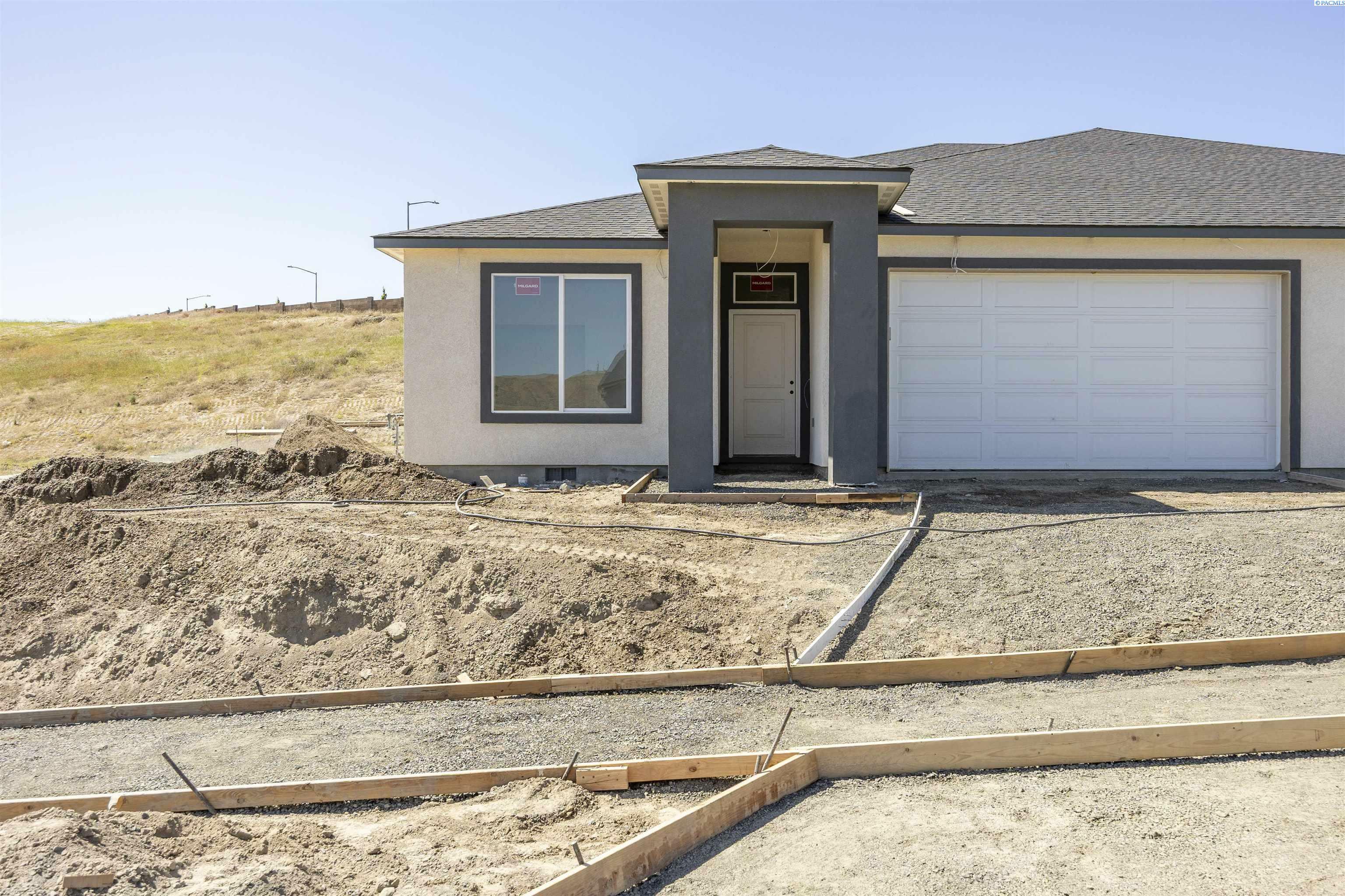Property Photo: 3733 Nuthatch St WA 99352