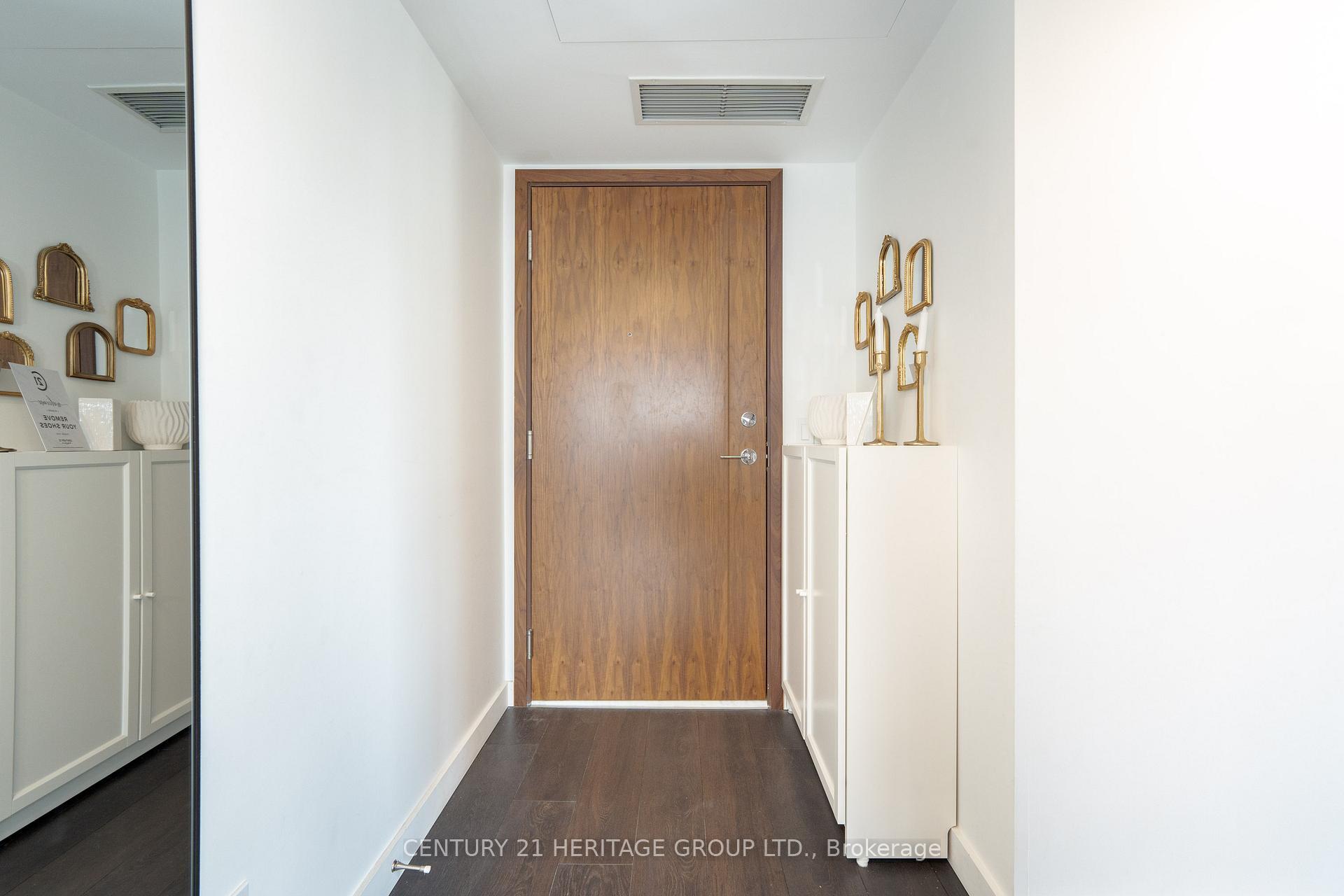 Photo de la propriété: 38 Widmer Street 4801 ON M5V 0P7