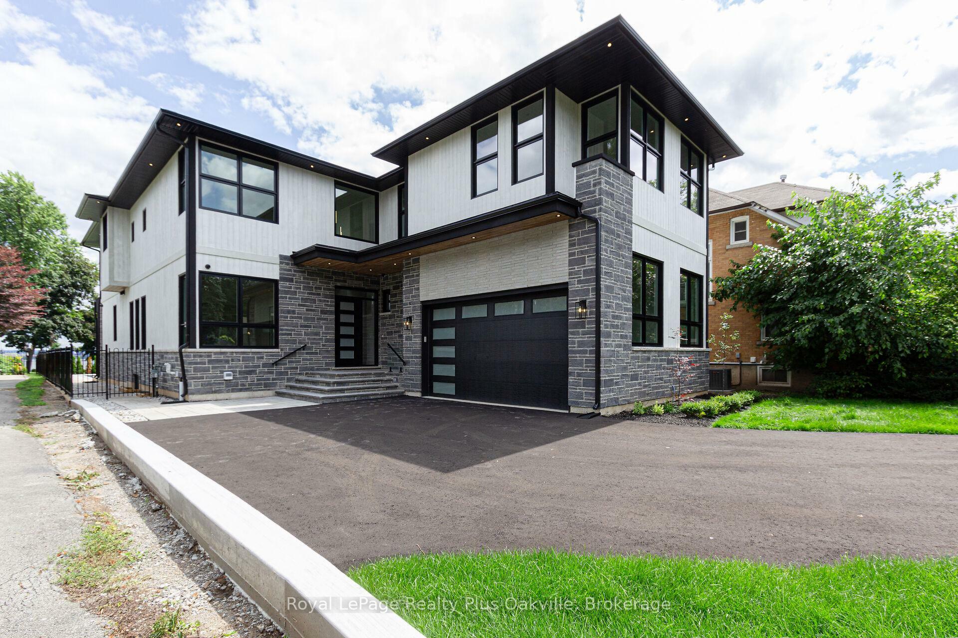 Property Photo: 312 North Shore Boulevard W ON L7T 1A4